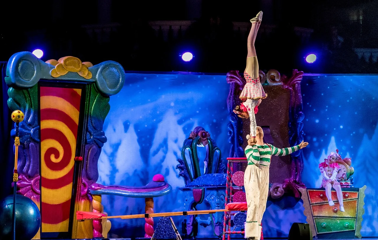 acrobats, cirque du soleil, christmas show-1934558.jpg
